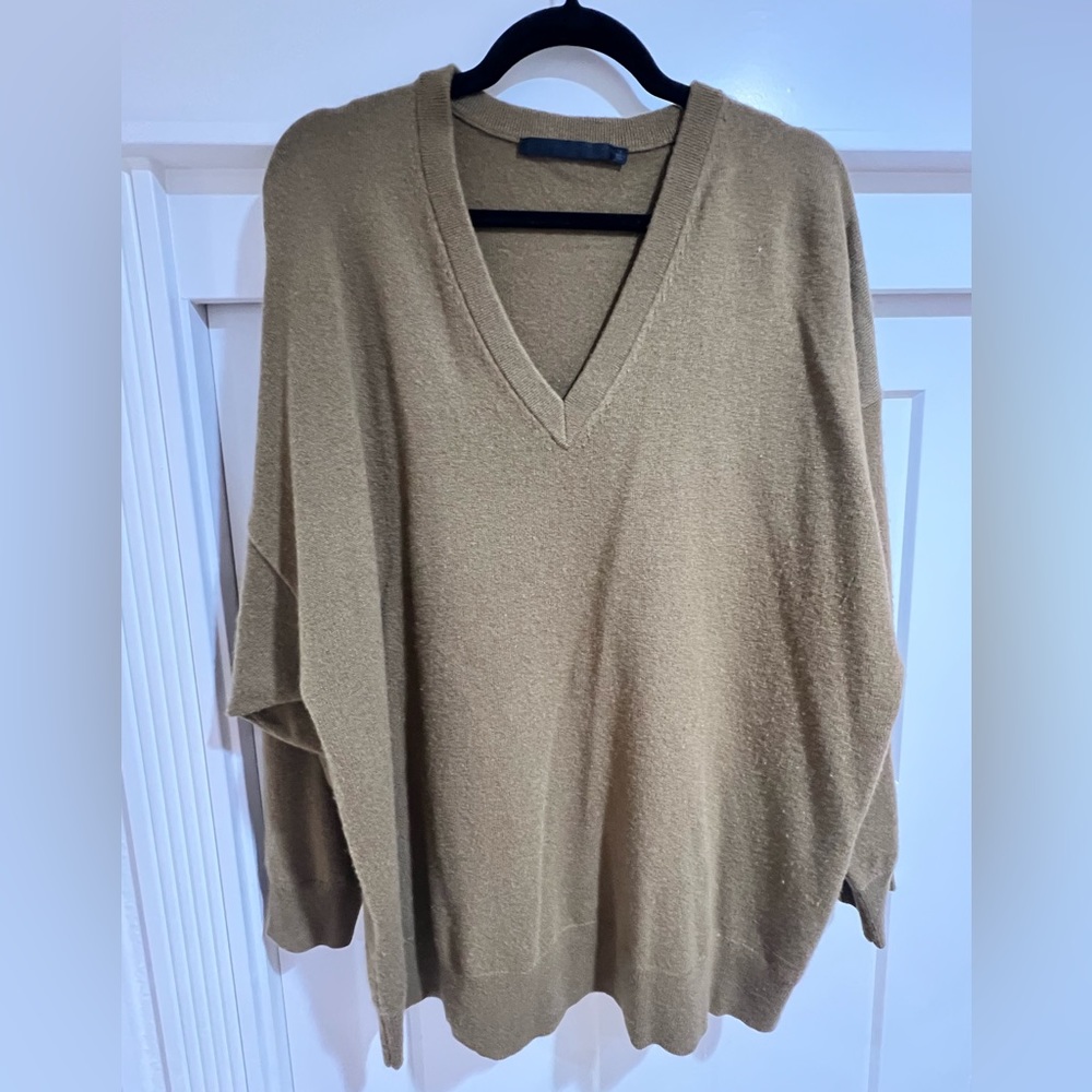 Jenni Kayne cashmere sweater size large.